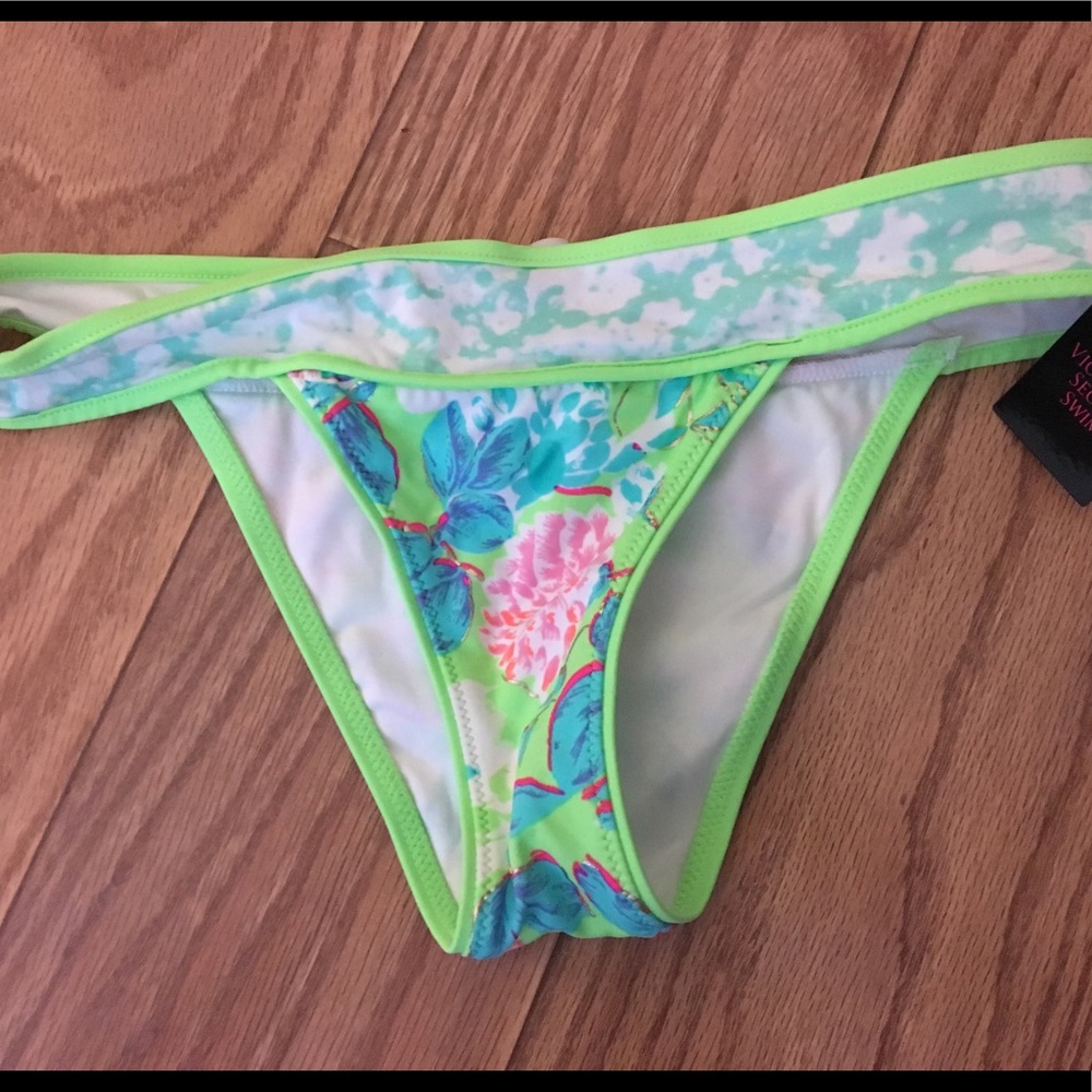 Victoria’s Secret bikini bottoms (NWT) size M.